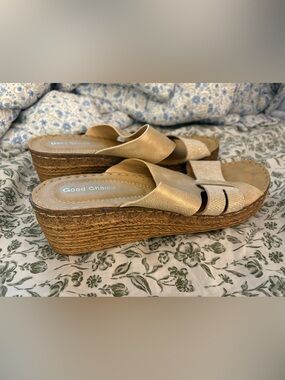 Good choice gold sandals size 9.5